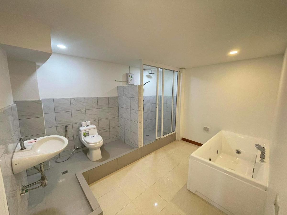 The Sports Lounge Hotel Патая Екстериор снимка